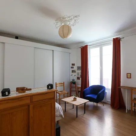 Bright 10 Minutes By Subway From Paris