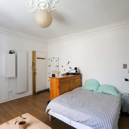 Bright 10 Minutes By Subway From Paris